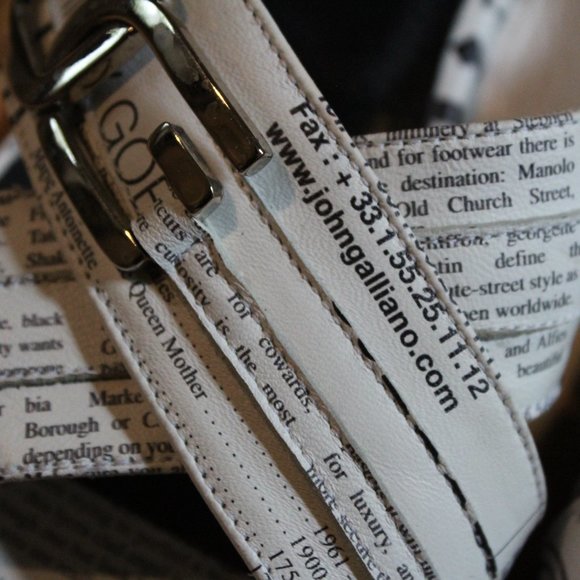 John Galliano newspaper print leather graphic black/white slides made in Italy - Picture 8 of 16